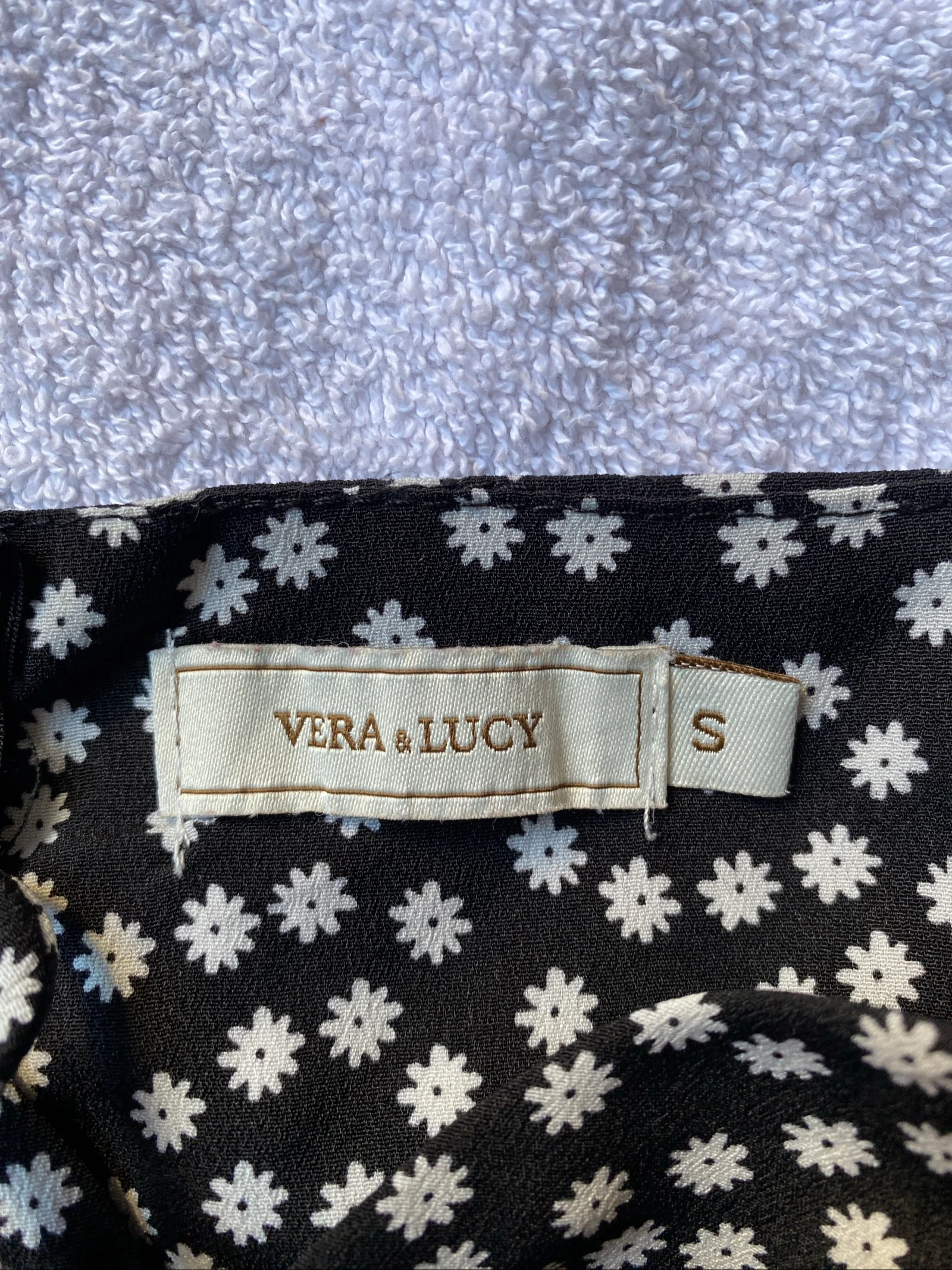 Vestido preto com flores Vera & Lucy – Tamanho P – photo 3